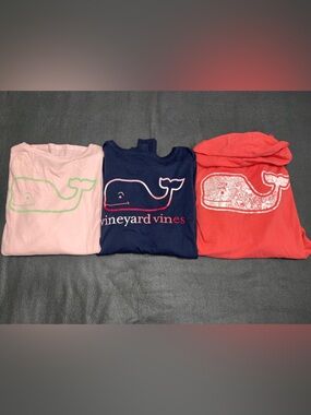 EUC women’s Vineyard Vines long sleeve shirts & 1 hoodie lot bundle. Size M
